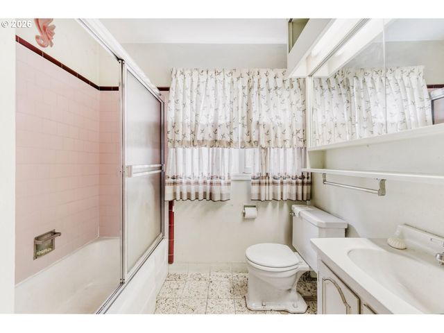 2415 Sw BOUNDARY St, Portland, OR 97239