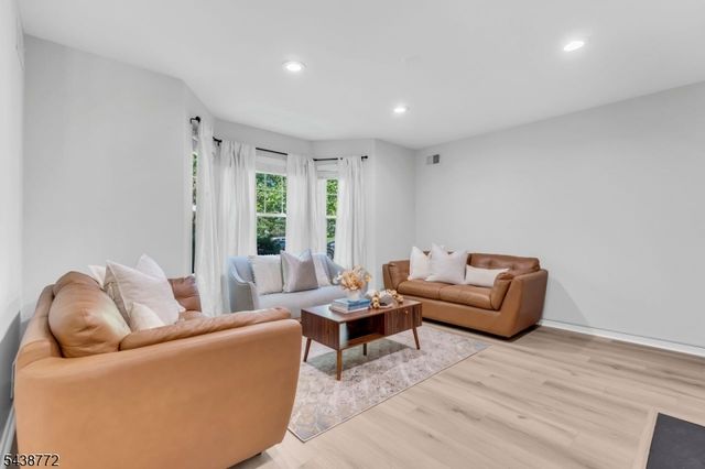 213 Longview Rd, Bridgewater Twp., NJ 08807