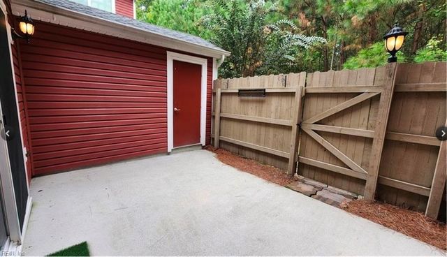 2462 Leytonstone DR, Chesapeake, VA 23321