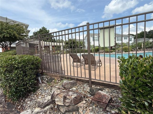 2462 Leytonstone DR, Chesapeake, VA 23321