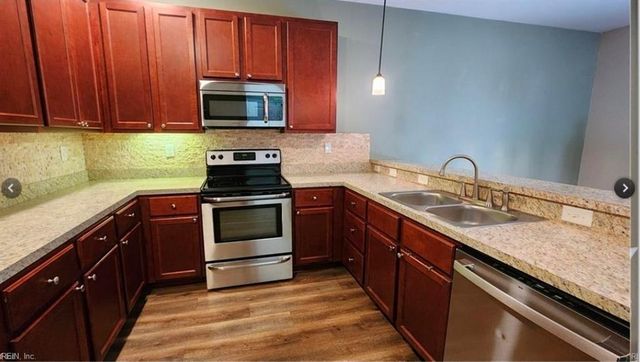 2462 Leytonstone DR, Chesapeake, VA 23321