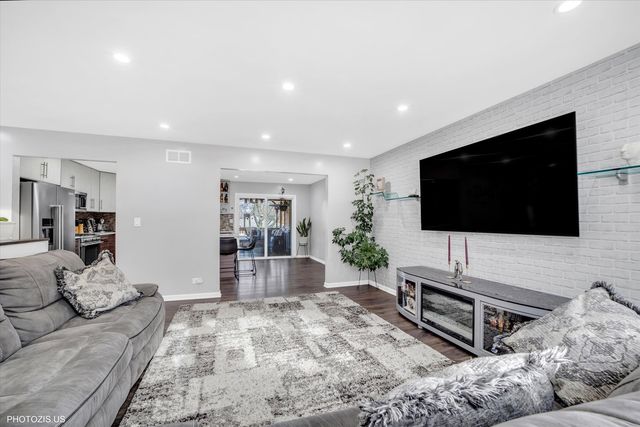 21314 Highland Drive, Lake Zurich, IL 60047