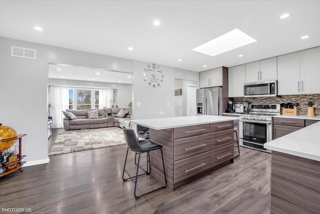 21314 Highland Drive, Lake Zurich, IL 60047