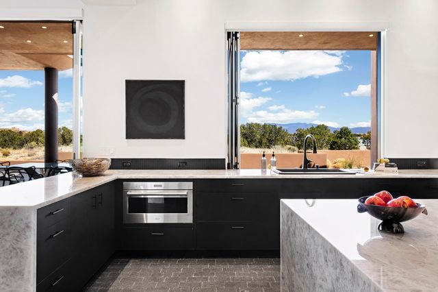 17 Hacienda Vaquero, Santa Fe, NM 87506