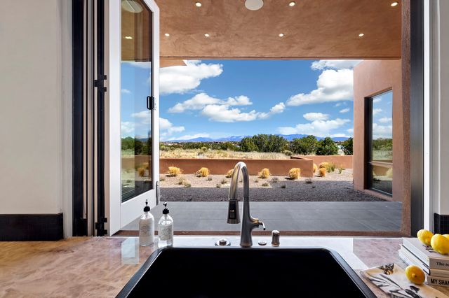 17 Hacienda Vaquero, Santa Fe, NM 87506