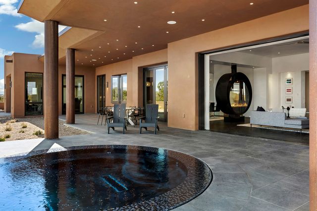 17 Hacienda Vaquero, Santa Fe, NM 87506