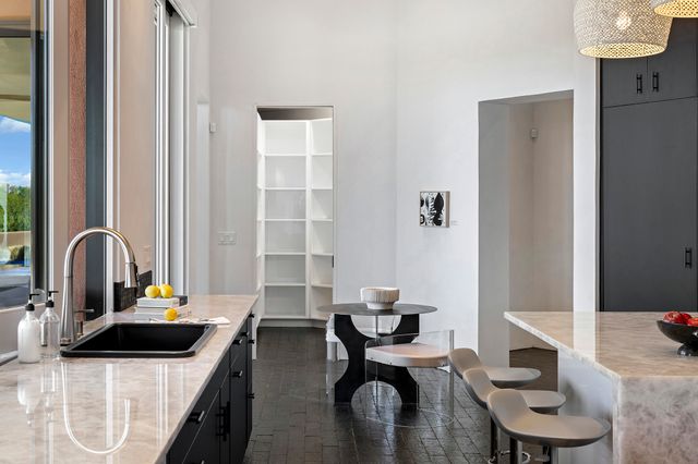 17 Hacienda Vaquero, Santa Fe, NM 87506