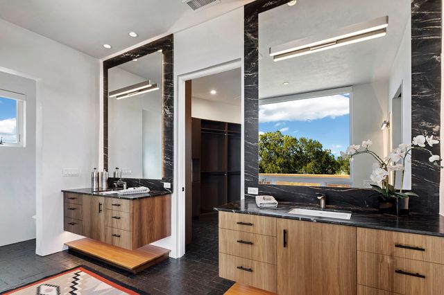 17 Hacienda Vaquero, Santa Fe, NM 87506