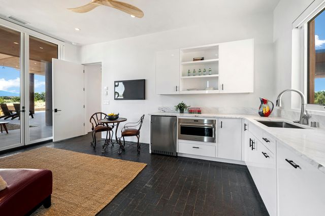 17 Hacienda Vaquero, Santa Fe, NM 87506