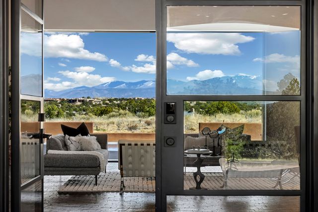 17 Hacienda Vaquero, Santa Fe, NM 87506