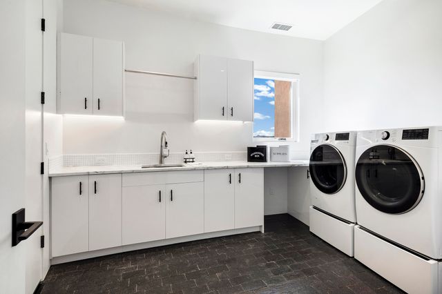 17 Hacienda Vaquero, Santa Fe, NM 87506