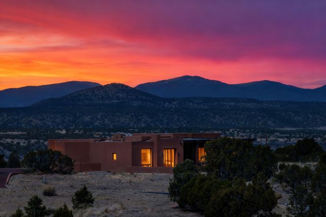 17 Hacienda Vaquero, Santa Fe, NM 87506