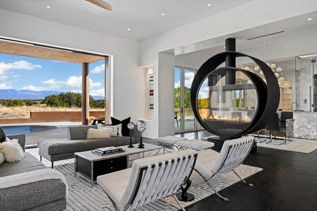 17 Hacienda Vaquero, Santa Fe, NM 87506