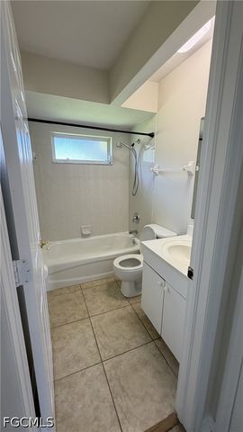 414 SE 13th ST, Cape Coral, FL 33990