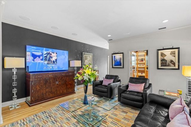 213 N HESPERIDES STREET, Tampa, FL 33609