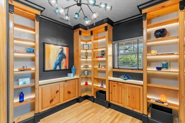 213 N HESPERIDES STREET, Tampa, FL 33609