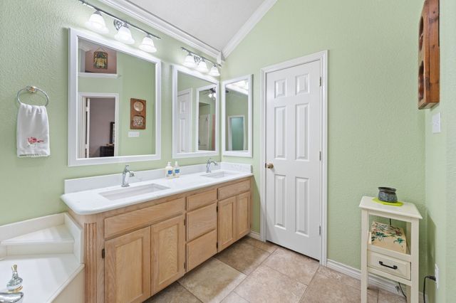 1607 Chaucer Drive, Cleburne, TX 76033