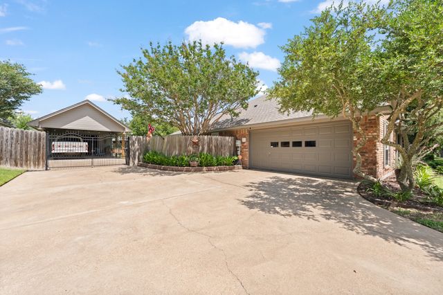 1607 Chaucer Drive, Cleburne, TX 76033