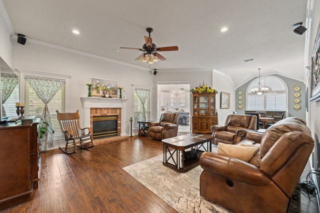 1607 Chaucer Drive, Cleburne, TX 76033