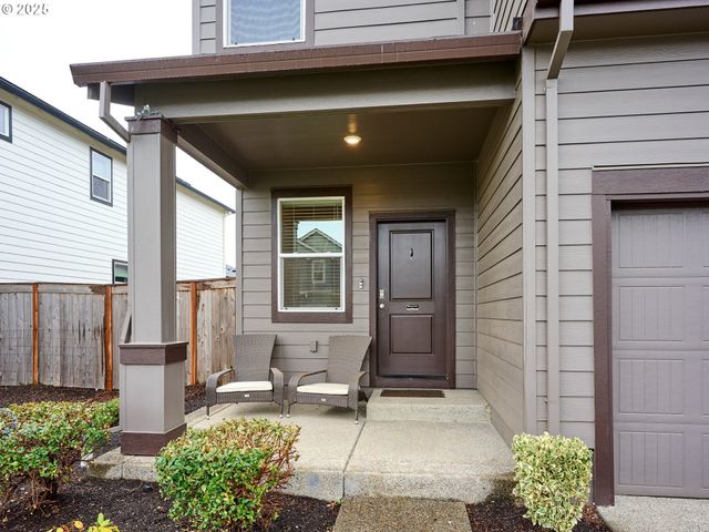 2262 HALTER Dr, Woodburn, OR 97071