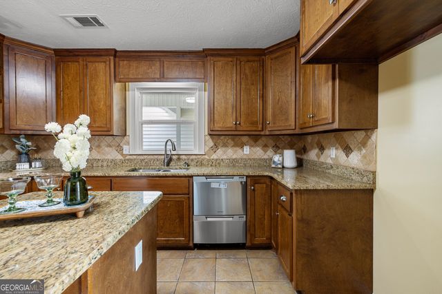 140 Massengale Road, Brooks, GA 30205