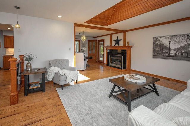 424 Andrews STREET, Mukwonago, WI 53149