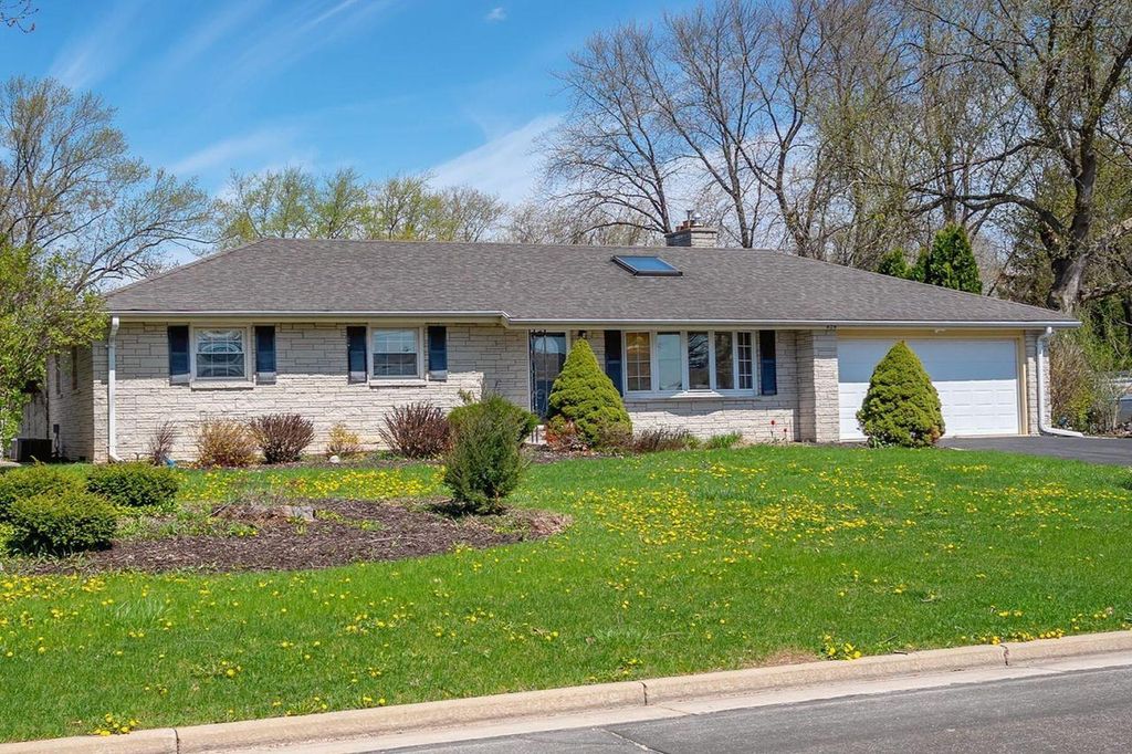 424 Andrews STREET, Mukwonago, WI 53149