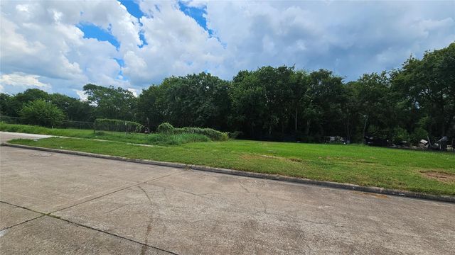 200 Avenue L, Baytown, TX 77520