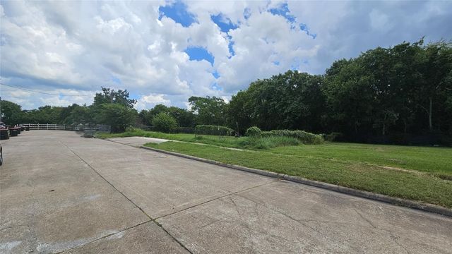 200 Avenue L, Baytown, TX 77520