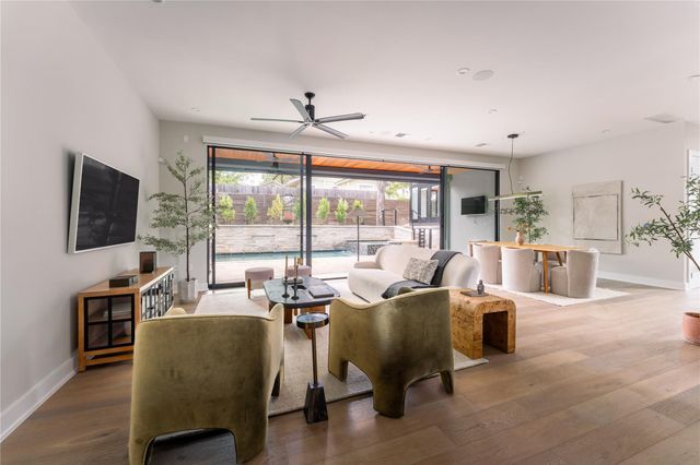 2200 De Verne ST, Austin, TX 78704