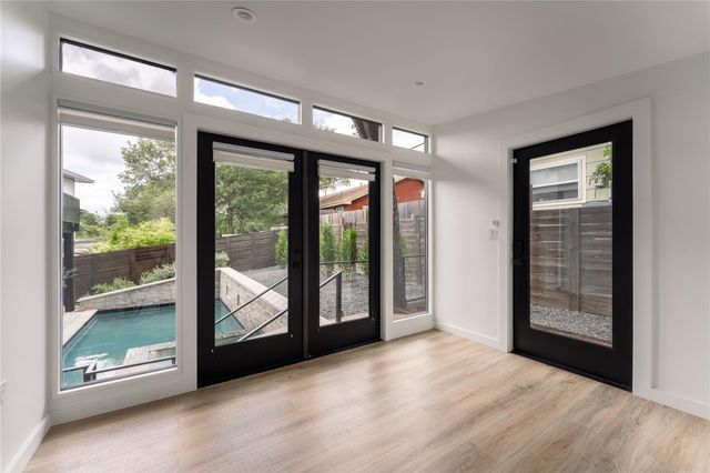 2200 De Verne ST, Austin, TX 78704