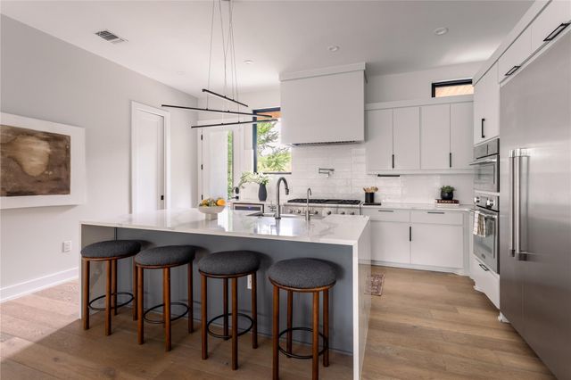 2200 De Verne ST, Austin, TX 78704