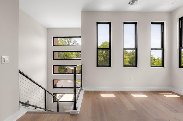 2200 De Verne ST, Austin, TX 78704