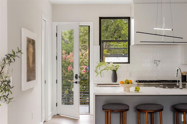 2200 De Verne ST, Austin, TX 78704