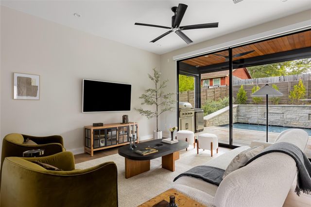 2200 De Verne ST, Austin, TX 78704