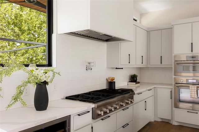 2200 De Verne ST, Austin, TX 78704