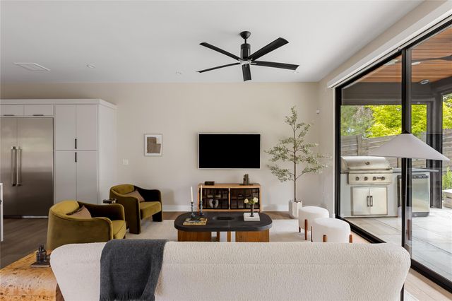 2200 De Verne ST, Austin, TX 78704
