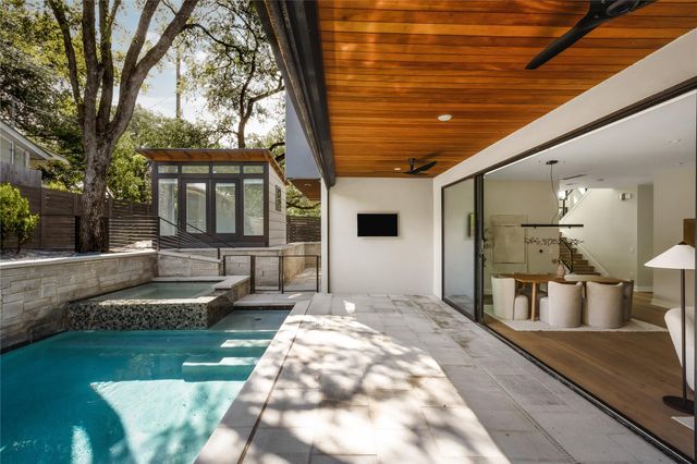 2200 De Verne ST, Austin, TX 78704