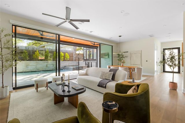2200 De Verne ST, Austin, TX 78704
