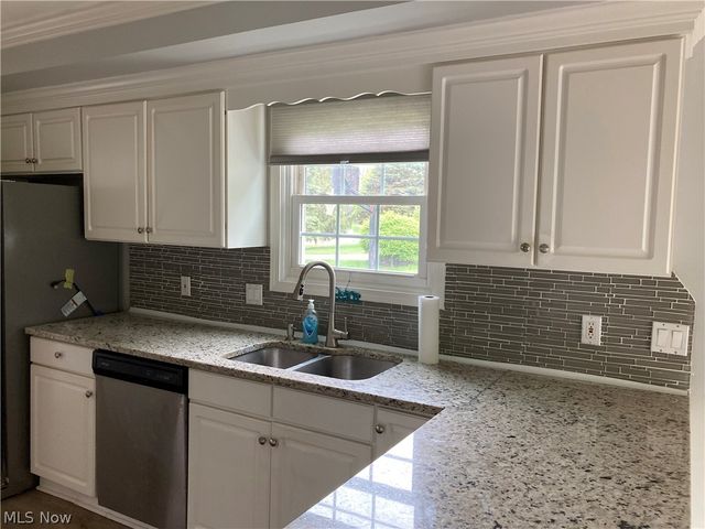 6740 Rockport Lane, Mentor, OH 44060