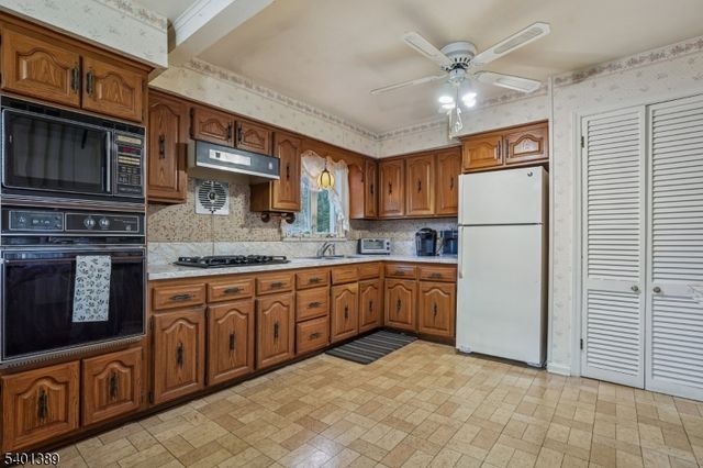 9 Brooklake Rd, Florham Park Boro, NJ 07932