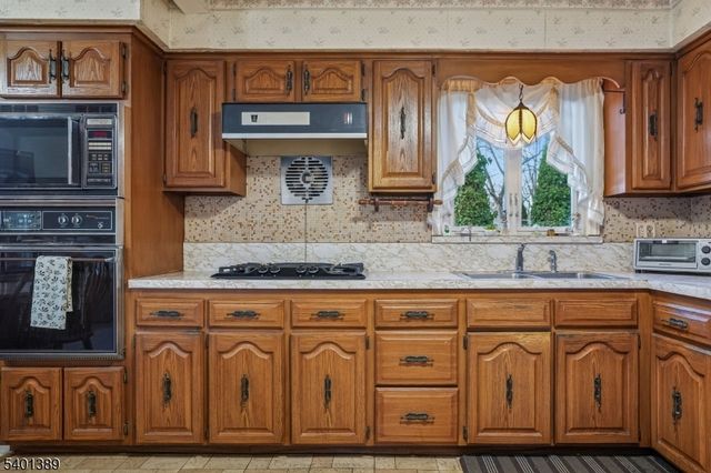 9 Brooklake Rd, Florham Park Boro, NJ 07932