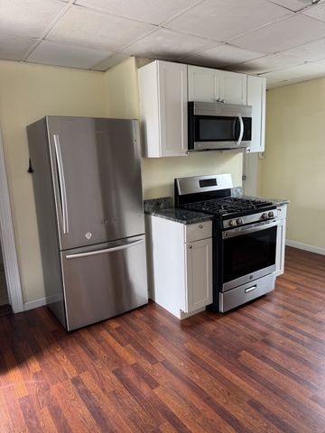 83 Lane St 3, Lowell, MA 01851
