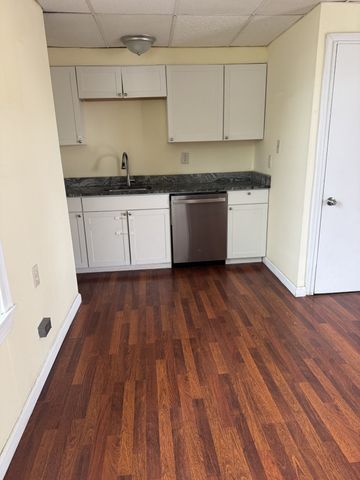 83 Lane St 3, Lowell, MA 01851