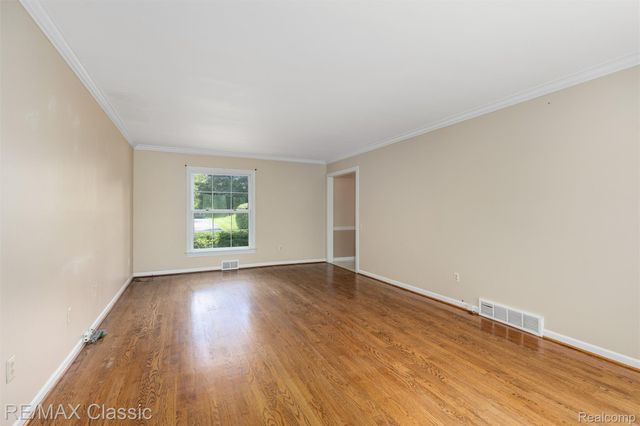 4268 Covered Bridge Road, Bloomfield Charter Township, MI 48302