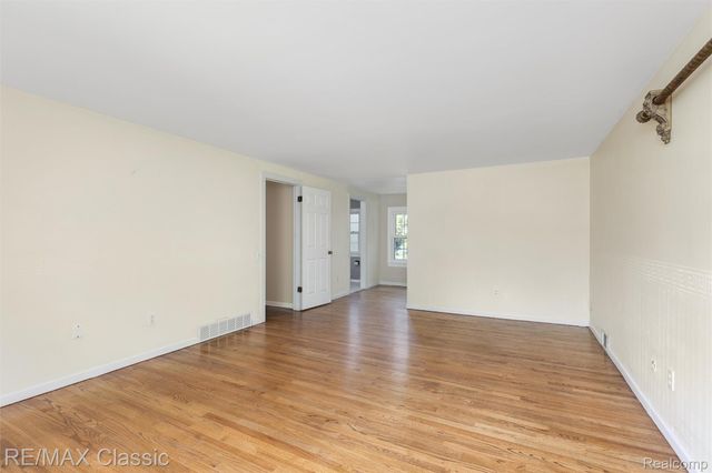4268 Covered Bridge Road, Bloomfield Charter Township, MI 48302