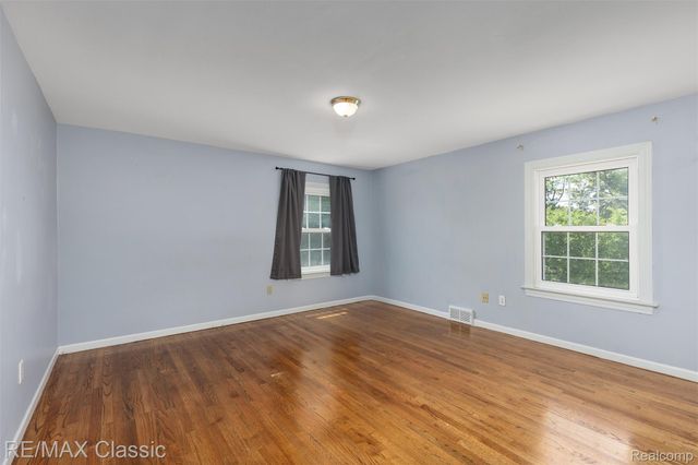 4268 Covered Bridge Road, Bloomfield Charter Township, MI 48302