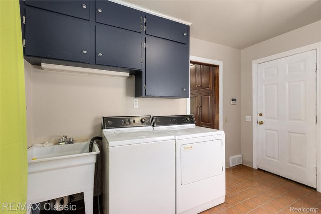 4268 Covered Bridge Road, Bloomfield Charter Township, MI 48302