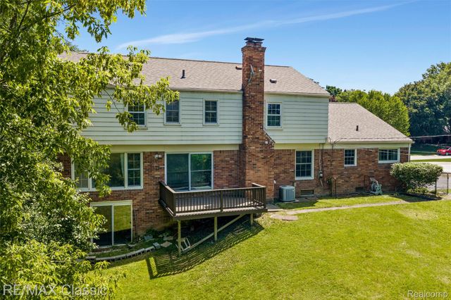 4268 Covered Bridge Road, Bloomfield Charter Township, MI 48302