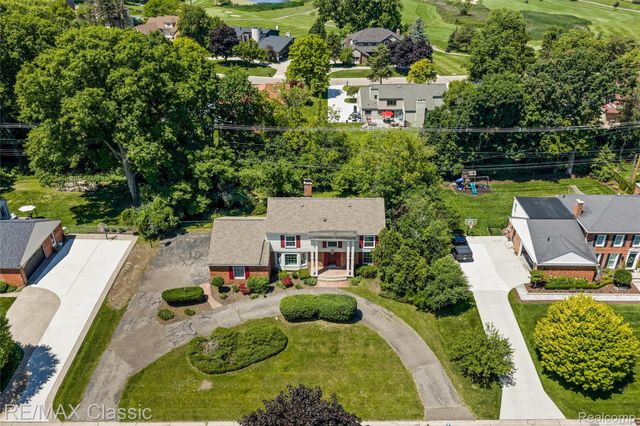 4268 Covered Bridge Road, Bloomfield Charter Township, MI 48302